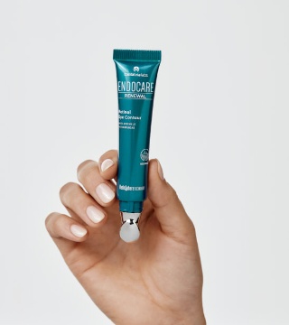 Contorno de ojos con retinol