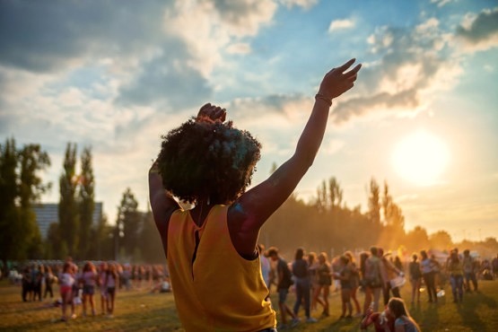 Proteger tu piel del sol en los festivales