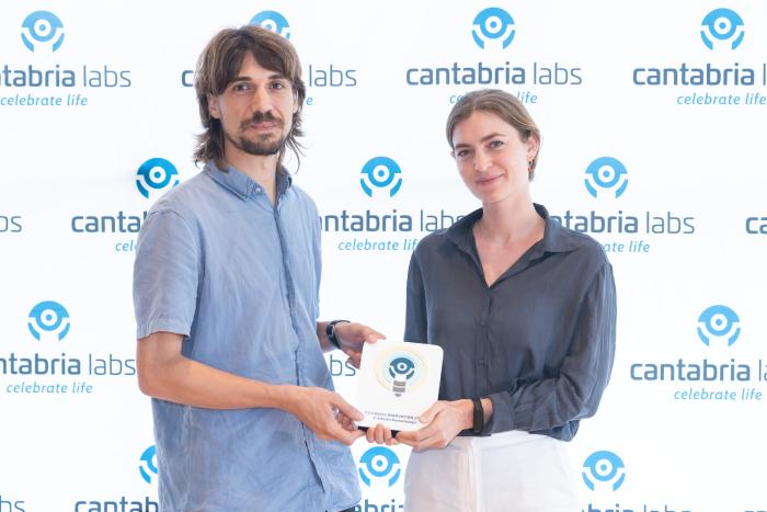 Marc Güell y Nastassia Johanna, del proyecto "Synflora" de la Universidad Pompeu Fabra (Barcelona)